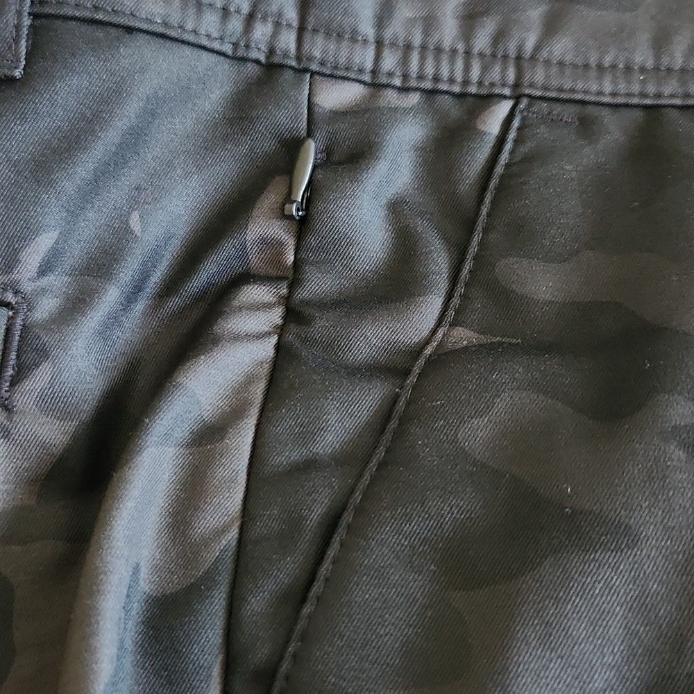 🩳 George Men’s Black Camo Commuter Shorts – Size 40, NWT, Moisture-Wicking - Picture 12 of 13